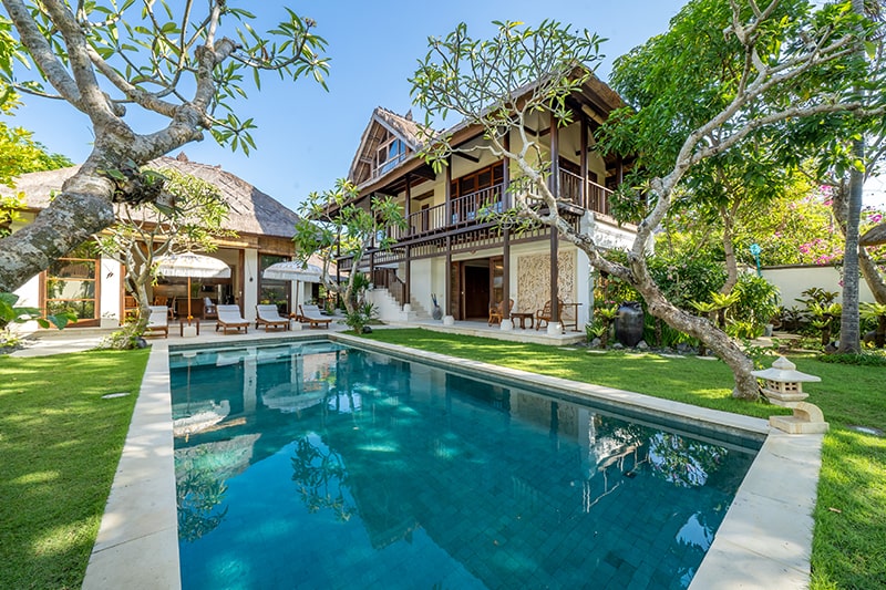 Villa Yasmine Bali - pool and frangipani