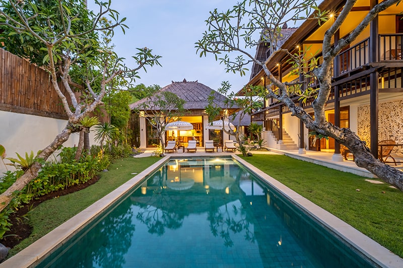Villa Yasmine Bali - pool and frangipani